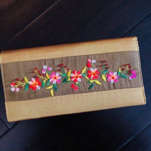 Vintage Floral Silk Embroidered Wallet NWOT - Picture 1 of 5